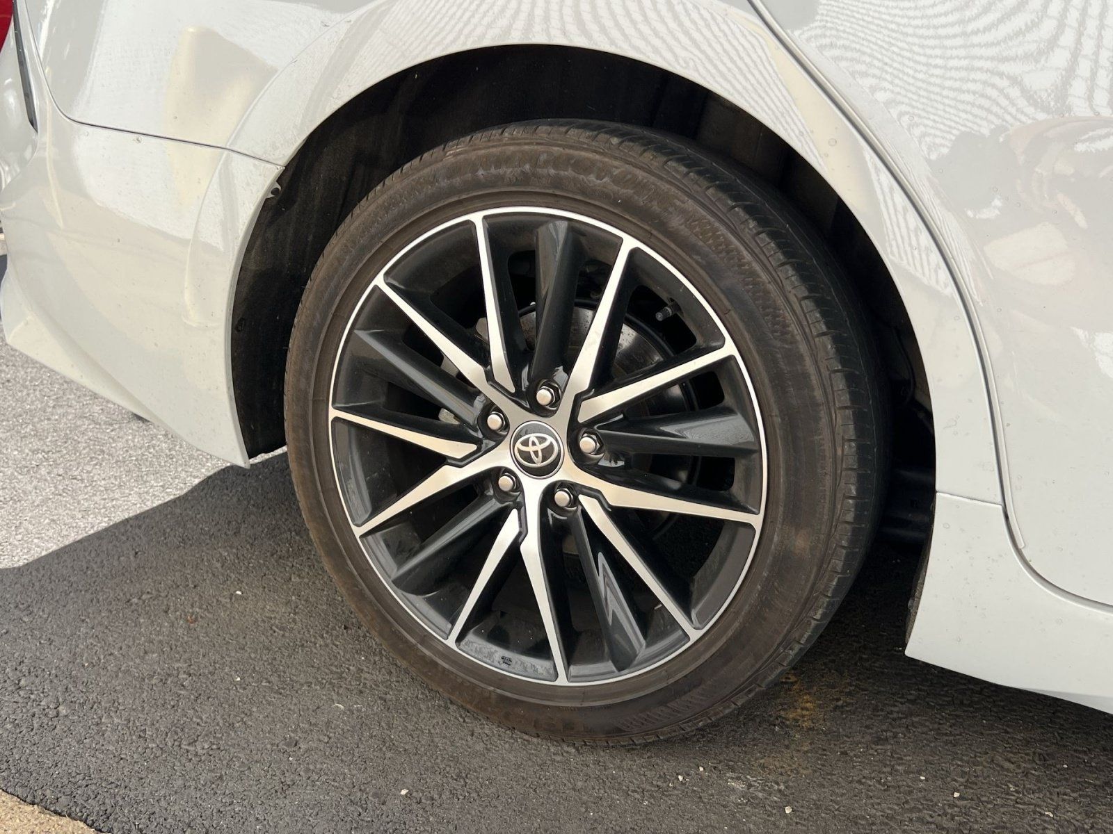 Used 2024 Toyota Camry SE w/ Cold Weather Package FWD image 10
