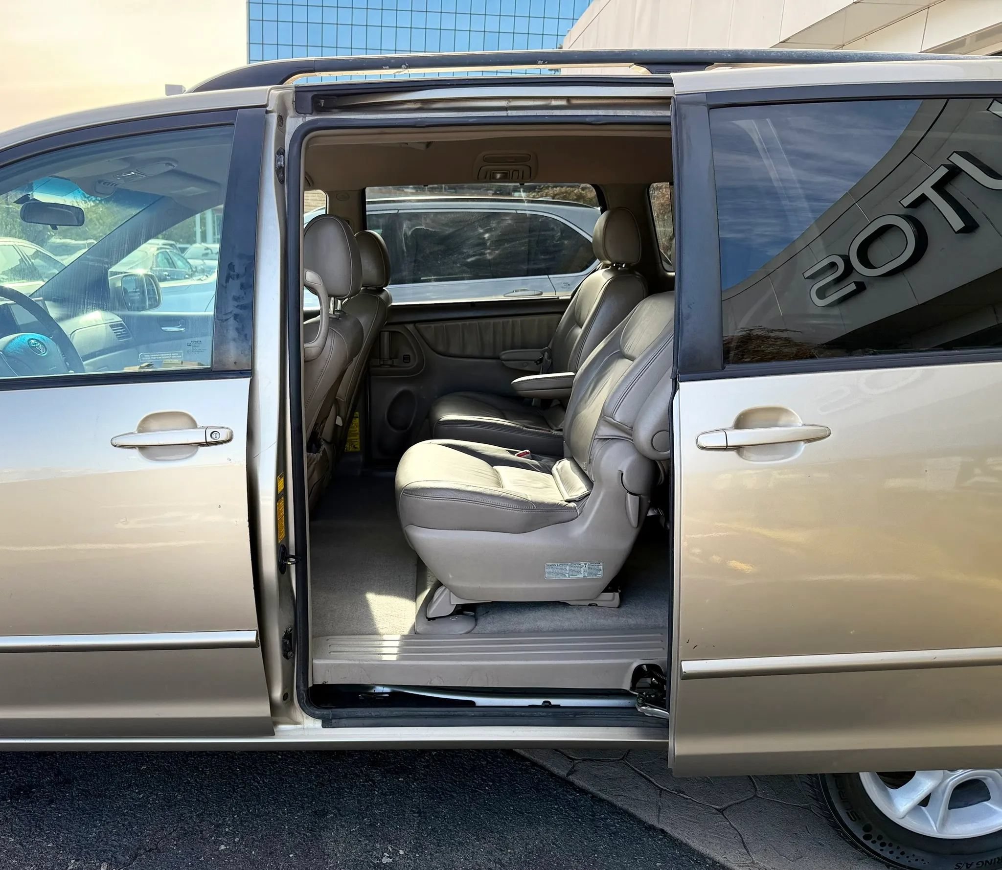 Used 2004 Toyota Sienna XLE w/ XLE Pkg 12 FWD image 24