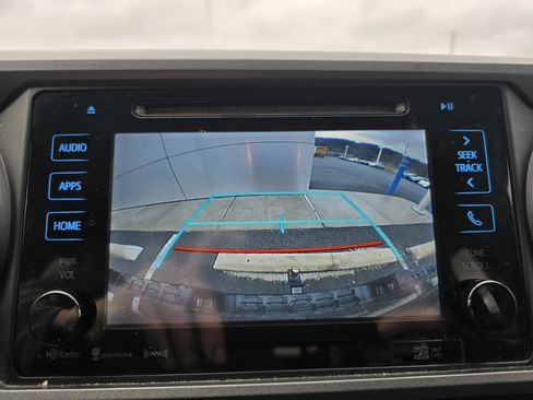 Used 2017 Toyota Tacoma TRD Sport w/ Tow Package (A/T) image 19