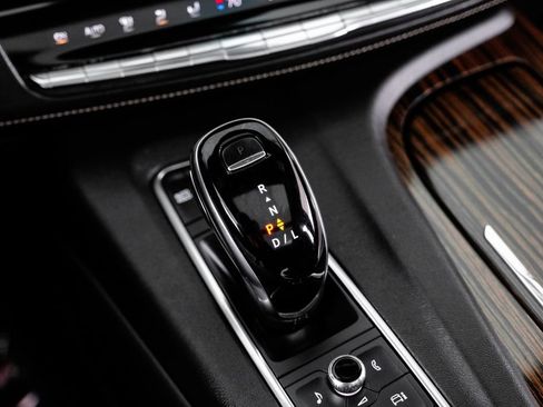 Used 2021 Cadillac Escalade ESV Premium Luxury image 23