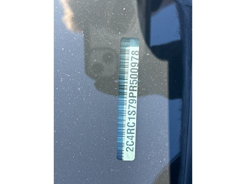 Used 2023 Chrysler Pacifica Limited w/ Uconnect Theater Family Group FWD image 41