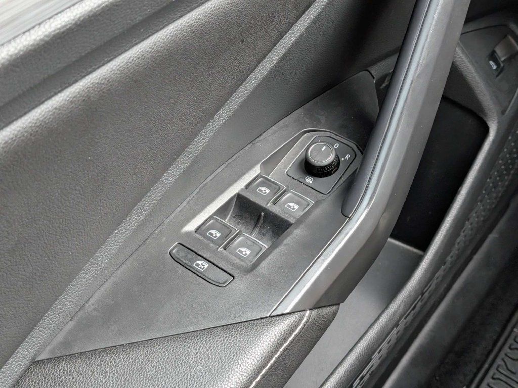 Used 2025 Volkswagen Jetta Sport FWD image 19