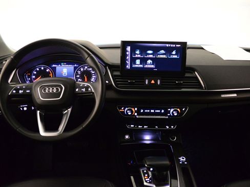 Used 2023 Audi Q5 2.0T Premium w/ Convenience Package image 3