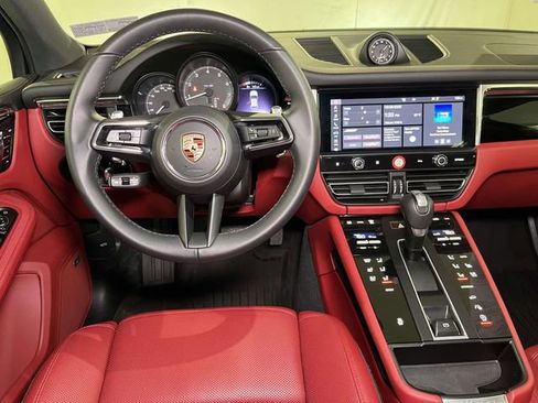 Certified 2025 Porsche Macan image 27