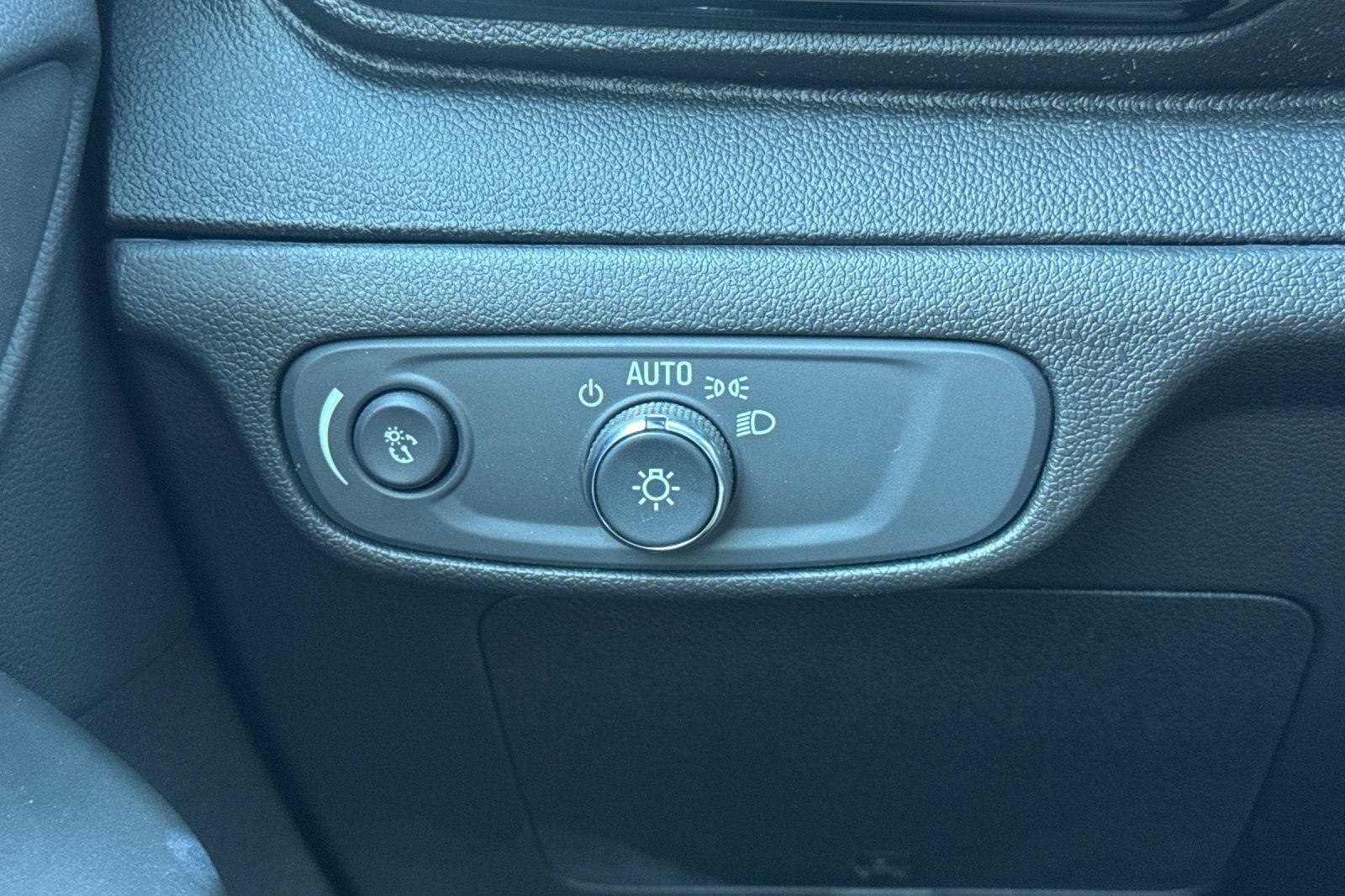 Used 2023 Chevrolet Bolt LT w/ Infotainment Package FWD image 39