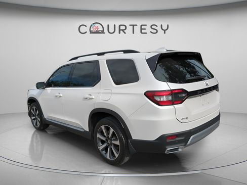 Certified 2024 Honda Pilot Elite image 5