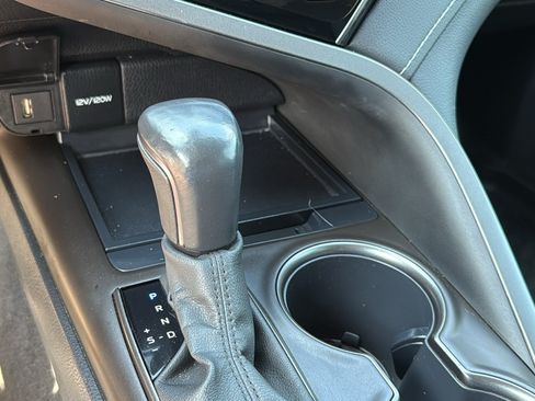Used 2021 Toyota Camry SE w/ Cold Weather Package AWD/4WD image 19