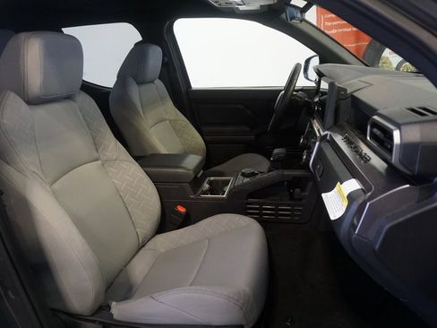 Used 2025 Toyota Tacoma SR5 image 19