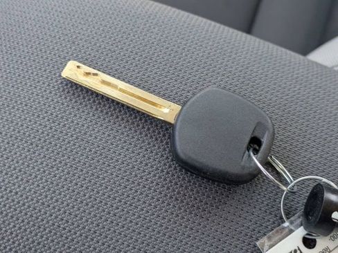 Used 2025 Toyota Corolla LE image 31