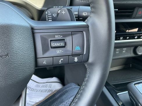 Used 2025 Nissan Rogue SV AWD/4WD image 28