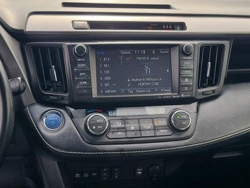 Used 2018 Toyota RAV4 Limited image 15
