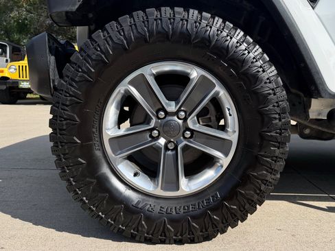Used 2021 Jeep Wrangler Unlimited Sahara AWD/4WD image 7