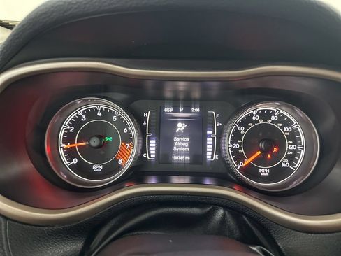 Used 2015 Jeep Cherokee Latitude w/ Cold Weather Group AWD/4WD image 41