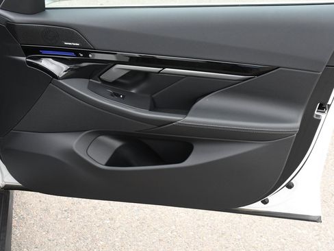 Used 2024 BMW 530i xDrive w/ Convenience Package image 20