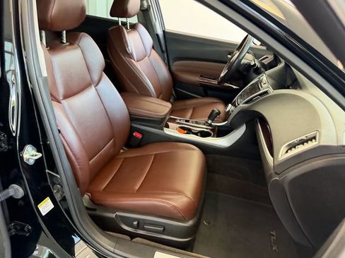 Used 2017 Acura TLX FWD image 12