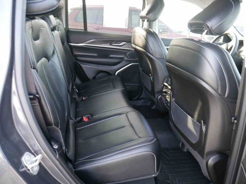 Used 2023 Jeep Grand Cherokee Limited w/ Black Appearance Package image 24