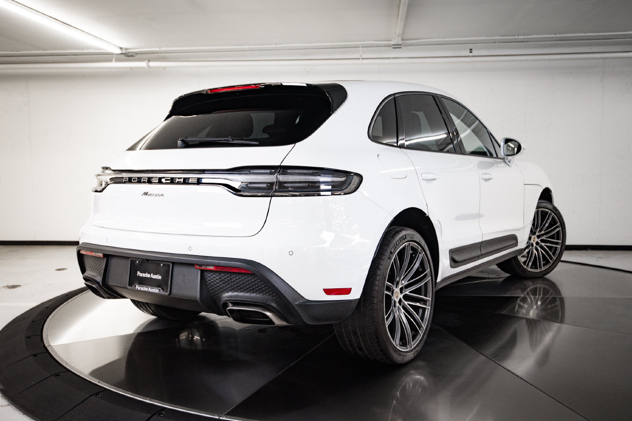 Certified 2024 Porsche Macan AWD/4WD image 7