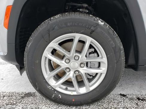 New 2025 Jeep Grand Cherokee L Laredo image 12