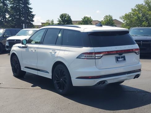 New 2026 Lincoln Aviator Reserve AWD/4WD image 3