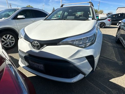 Used 2020 Toyota C-HR LE image 2