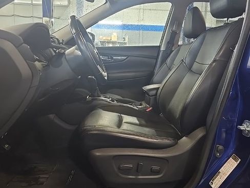 Used 2017 Nissan Rogue SL w/ SL Premium Package image 3