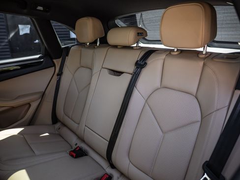 Certified 2026 Porsche Macan AWD/4WD image 22