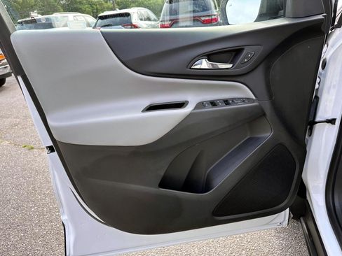 Used 2023 Chevrolet Equinox LS w/ LS Convenience Package AWD/4WD image 8