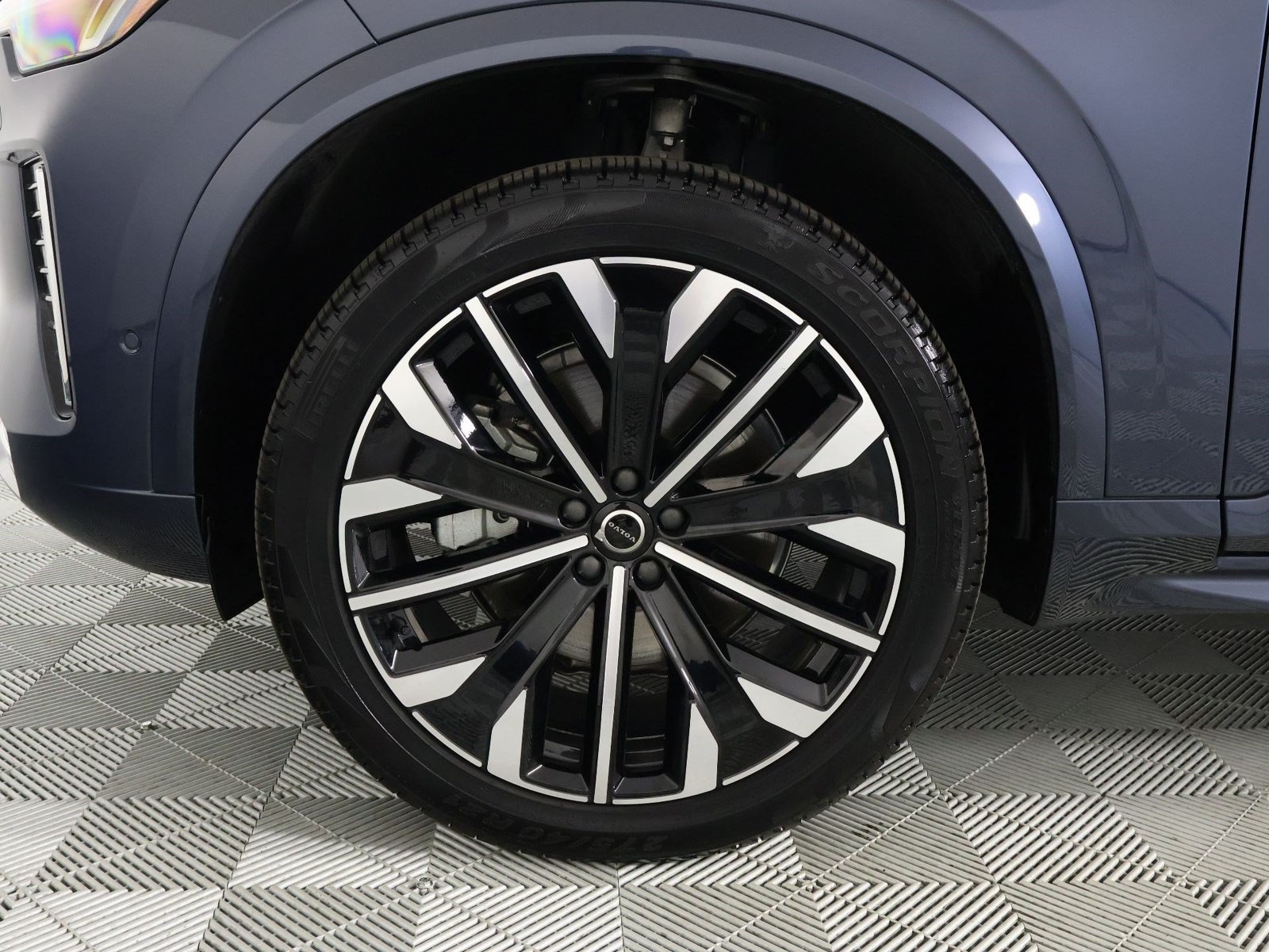 Used 2026 Volvo XC90 B6 Plus w/ Protection Package AWD/4WD image 28