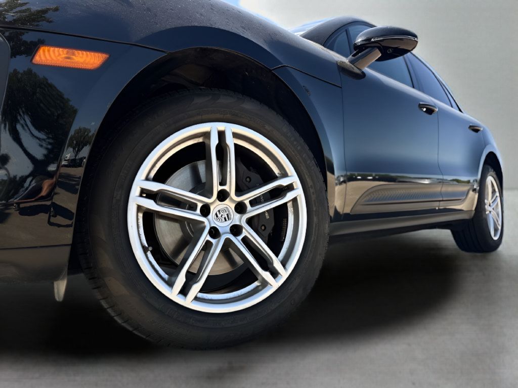 Used 2024 Porsche Macan AWD/4WD image 25