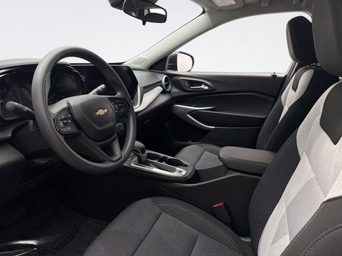 Used 2024 Chevrolet Trax LS w/ Driver Confidence Package image 10