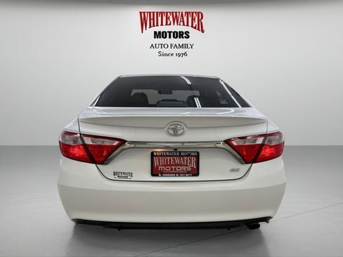 Used 2016 Toyota Camry SE FWD image 3