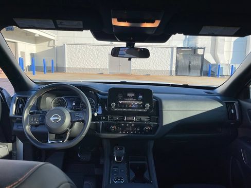Used 2025 Nissan Pathfinder Rock Creek AWD/4WD image 5