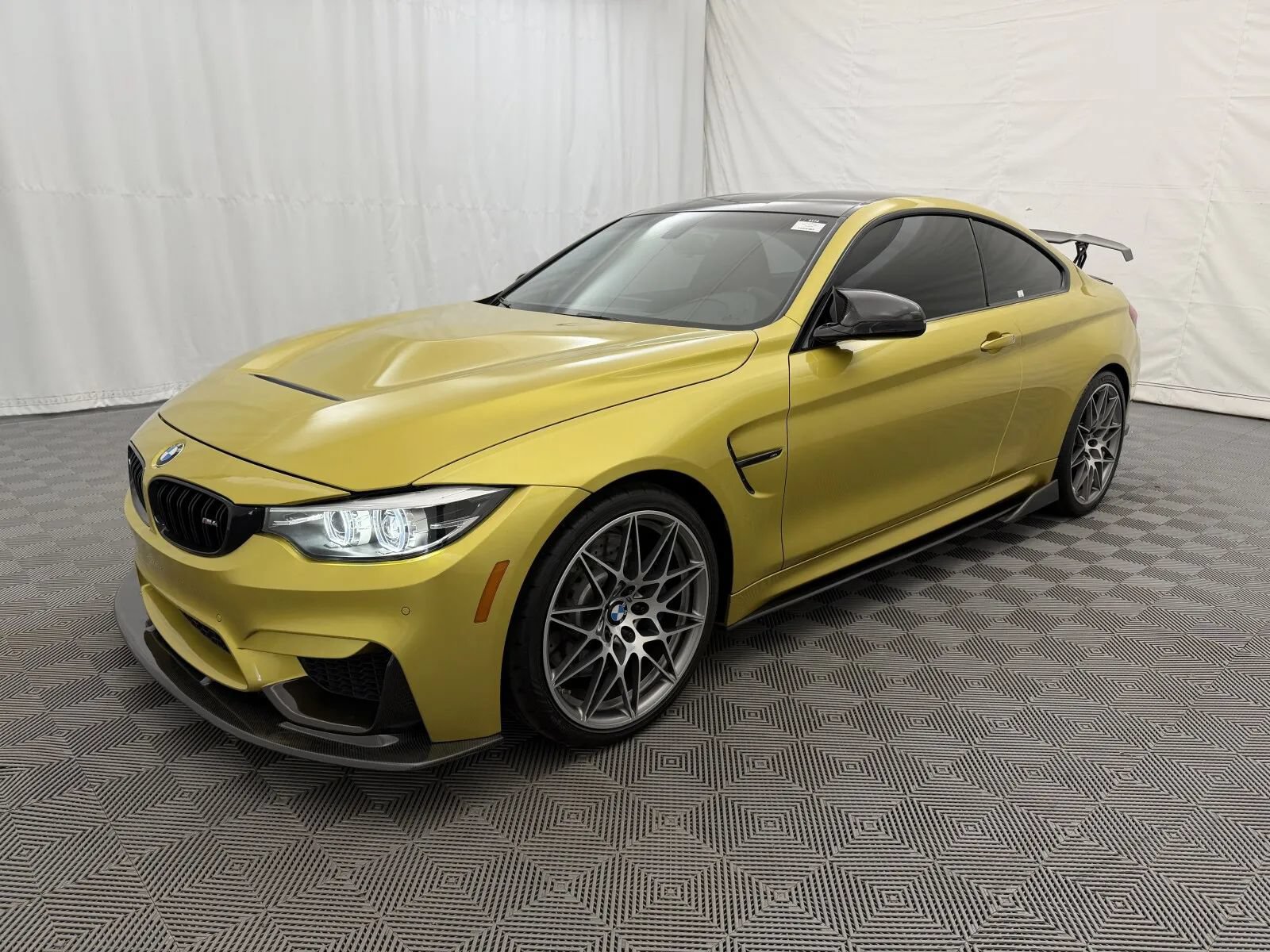 Used 2018 BMW M4 Coupe RWD image 2