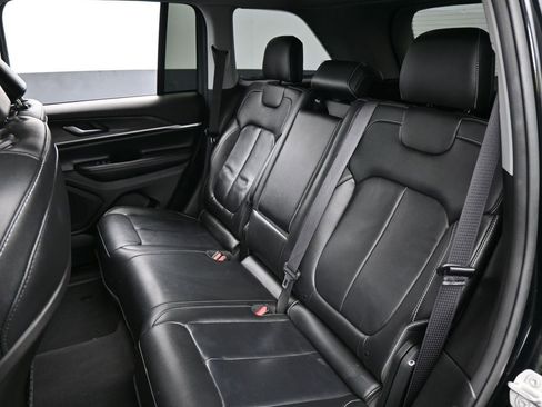 Used 2023 Jeep Grand Cherokee Limited w/ Black Appearance Package image 37