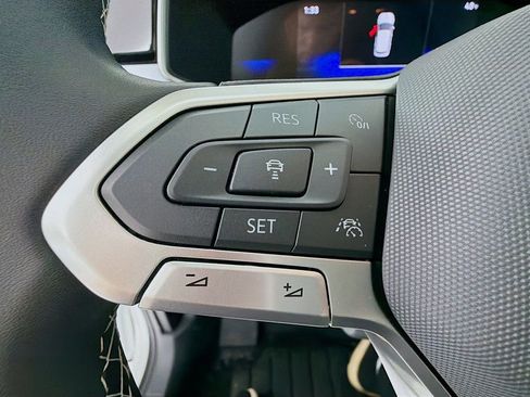 New 2026 Volkswagen Taos SE AWD/4WD image 11
