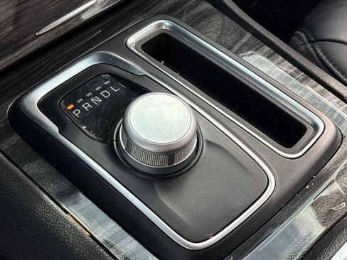 Used 2019 Chrysler 300 Touring L w/ Quick Order Package 22F image 26