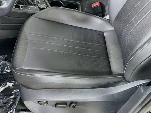 Certified 2023 Volkswagen Tiguan SE R-Line AWD/4WD image 12
