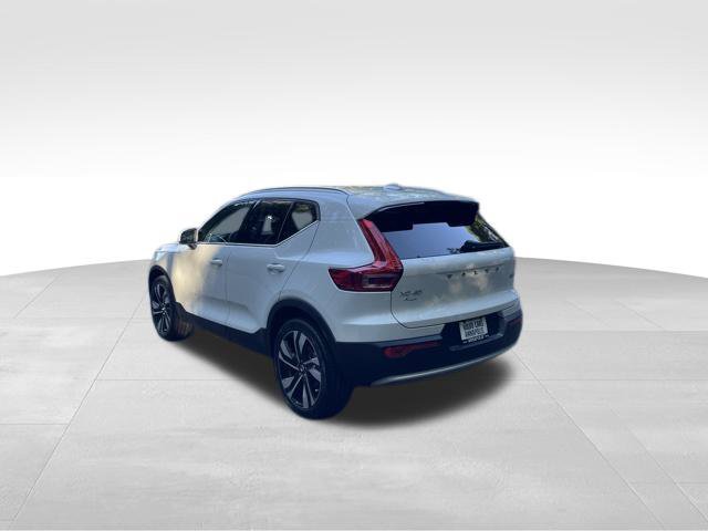 Used 2023 Volvo XC40 B5 Plus w/ Protection Package Premier AWD/4WD image 6