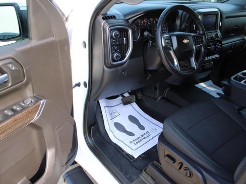 Used 2018 Land Rover Discovery Sport SE image 22