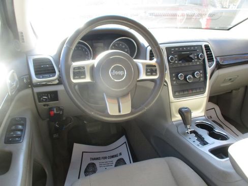 Used 2013 Jeep Grand Cherokee Laredo w/ Laredo E Group image 7