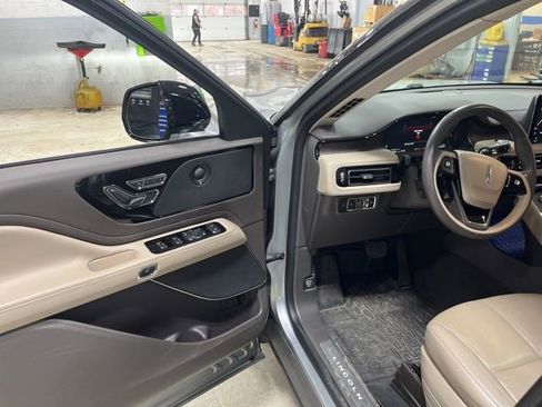 Certified 2023 Lincoln Aviator Reserve w/ Elements Package Plus AWD/4WD image 11