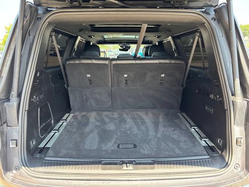 Used 2023 Jeep Wagoneer L 4WD w/ Premium Group I image 38