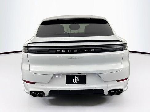 Used 2024 Porsche Cayenne Coupe AWD/4WD image 6