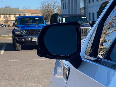 Used 2023 GMC Yukon Denali Ultimate image 21