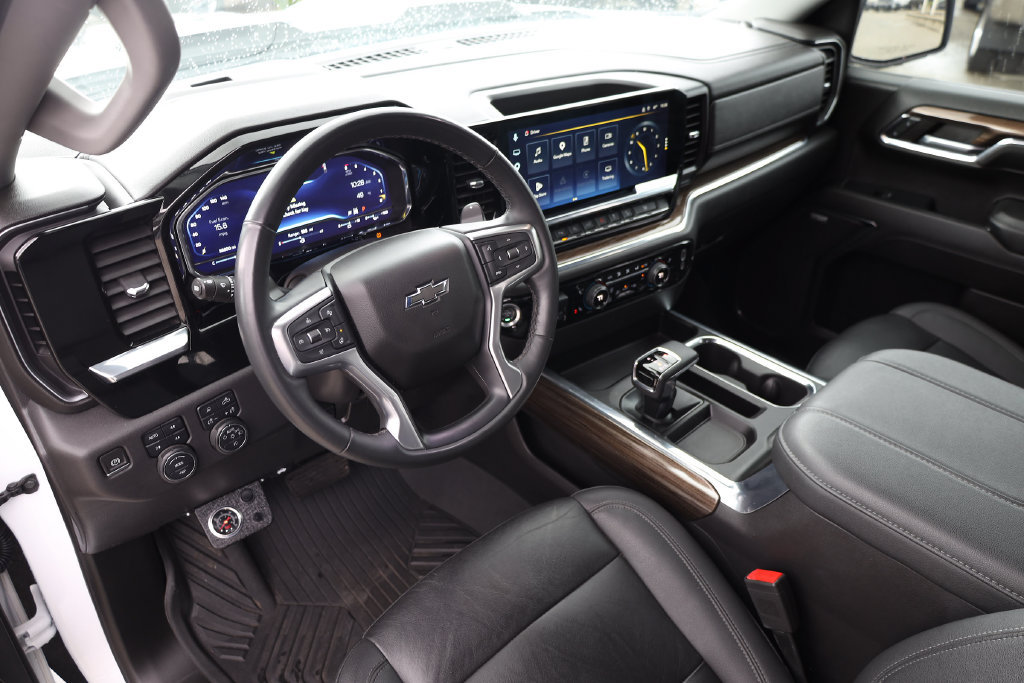 Used 2024 Chevrolet Silverado 1500 LT Trail Boss w/ LT Trail Boss Premium Package AWD/4WD image 12