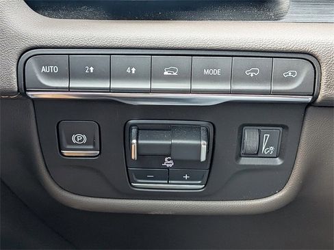 Certified 2021 Cadillac Escalade Premium Luxury w/ Driver Assist Tech Package image 25