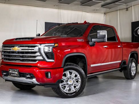 Used 2024 Chevrolet Silverado 2500 High Country w/ Technology Package AWD/4WD image 4