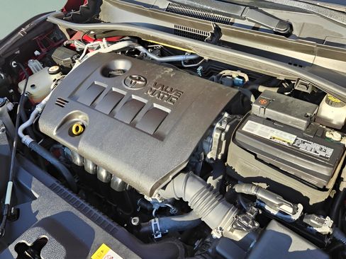 Used 2019 Toyota C-HR LE image 24