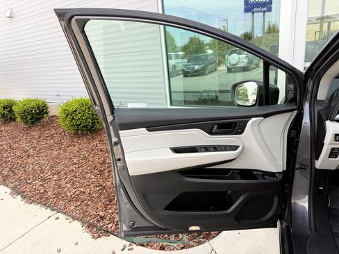 Used 2025 Honda Odyssey EX-L image 12