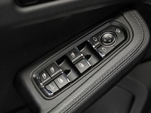Certified 2023 Porsche Macan AWD/4WD image 20